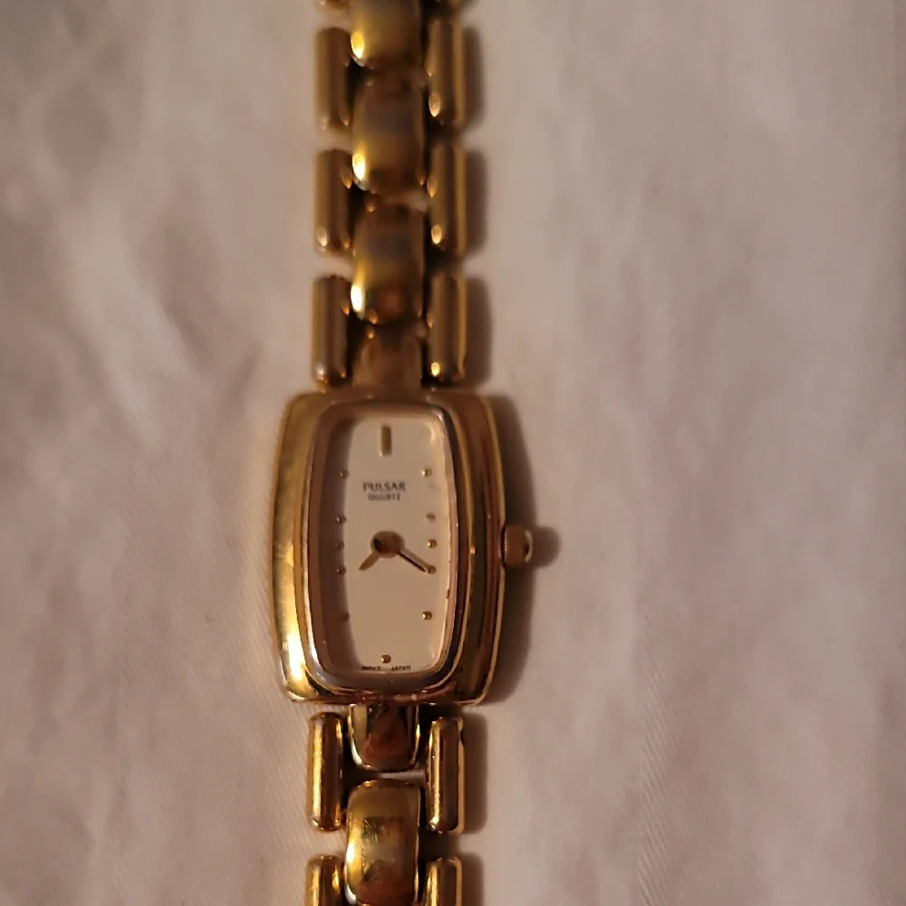 Vintage Pulsar Watch‎ Women 17mm Gold Silver Tone V400-X008 New Battery 7.25